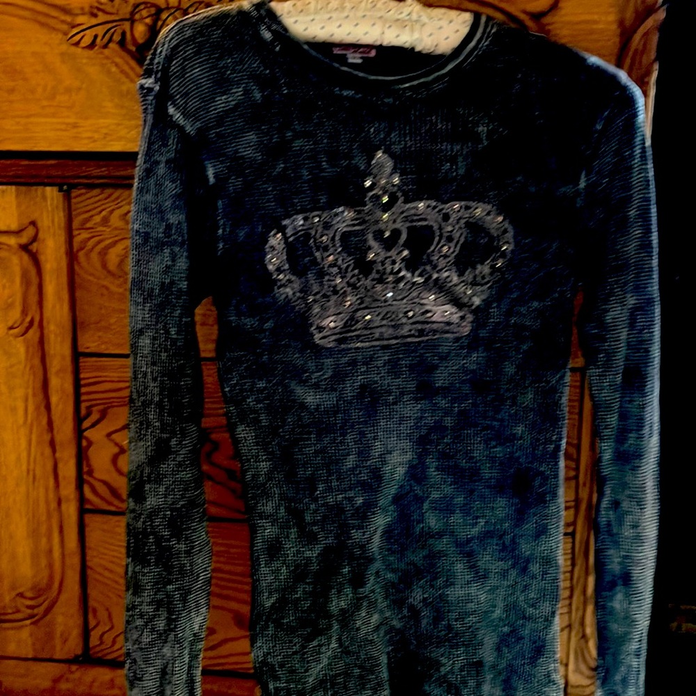 Long sleeve thermal with bling.